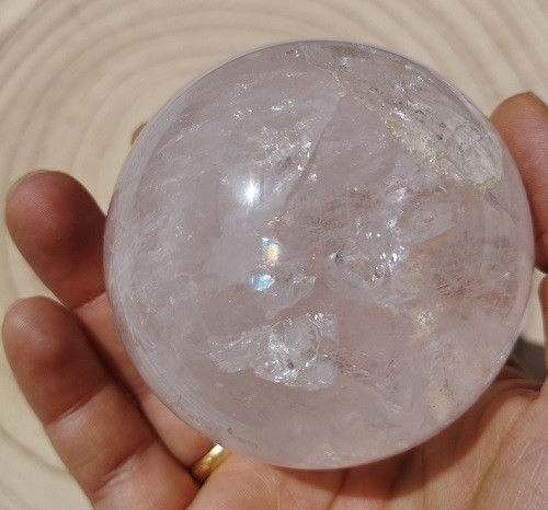 ESFERA CUARZO BLANCO CON ARCOIRIS 7 CM