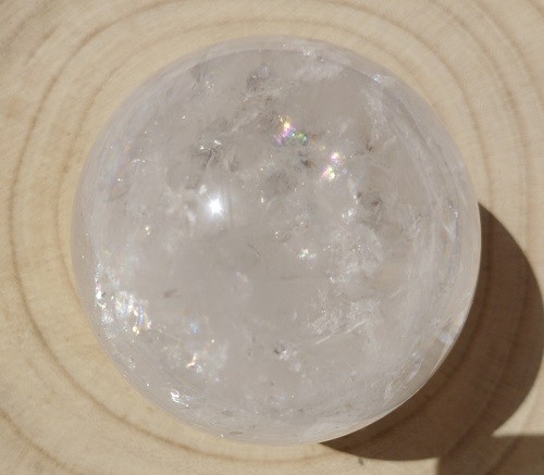 ESFERA CUARZO BLANCO CON ARCOIRIS 7 CM