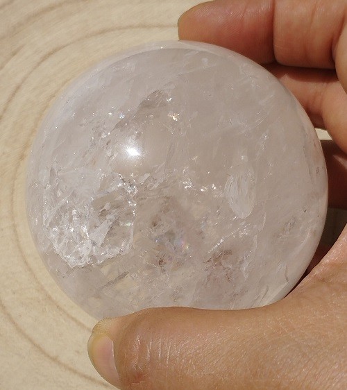 ESFERA CUARZO BLANCO CON ARCOIRIS 7 CM