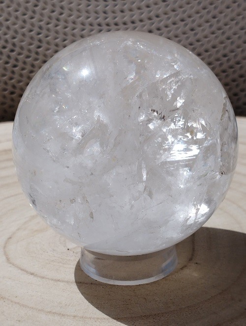 ESFERA CUARZO BLANCO CON ARCOIRIS 7 CM