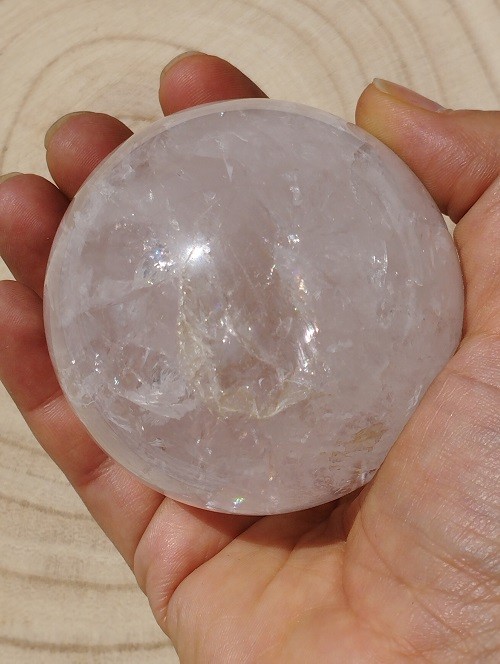 ESFERA CUARZO BLANCO CON ARCOIRIS 7 CM