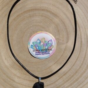 COLGANTE TURMALINA NEGRA NATURAL CON CORDON