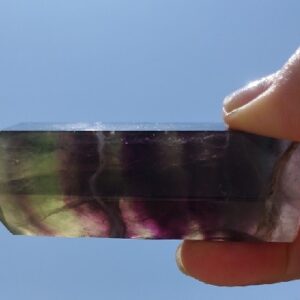 PUNTA GENERADORA DE FLUORITA ARCOIRIS
