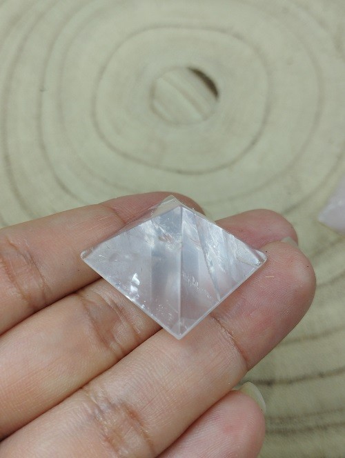 PIRAMIDE DE CUARZO ROSA