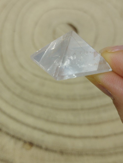 PIRAMIDE DE CUARZO ROSA