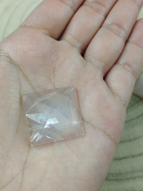 PIRAMIDE DE CUARZO ROSA