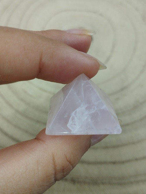 PIRAMIDE DE CUARZO ROSA