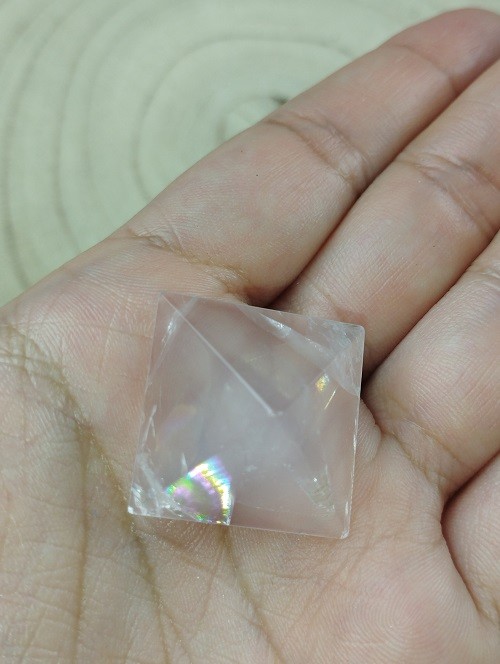 PIRAMIDE DE CUARZO ROSA