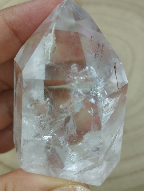 PUNTA MAESTRA ARCOIRIS DE CUARZO BLANCO PULIDA