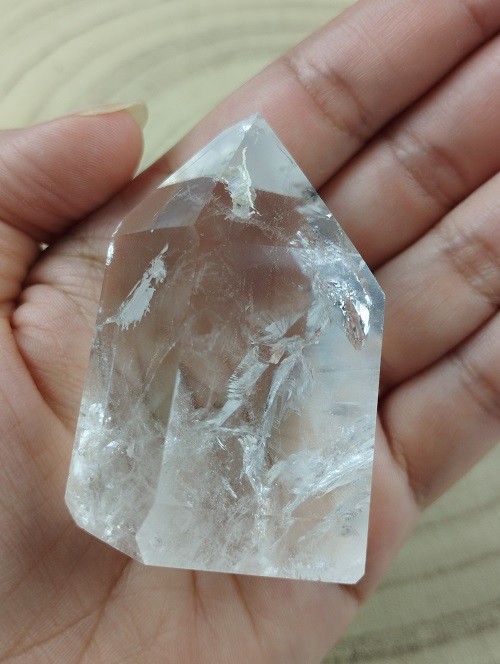 PUNTA MAESTRA ARCOIRIS DE CUARZO BLANCO PULIDA