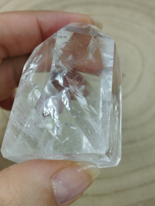 PUNTA MAESTRA ARCOIRIS DE CUARZO BLANCO PULIDA