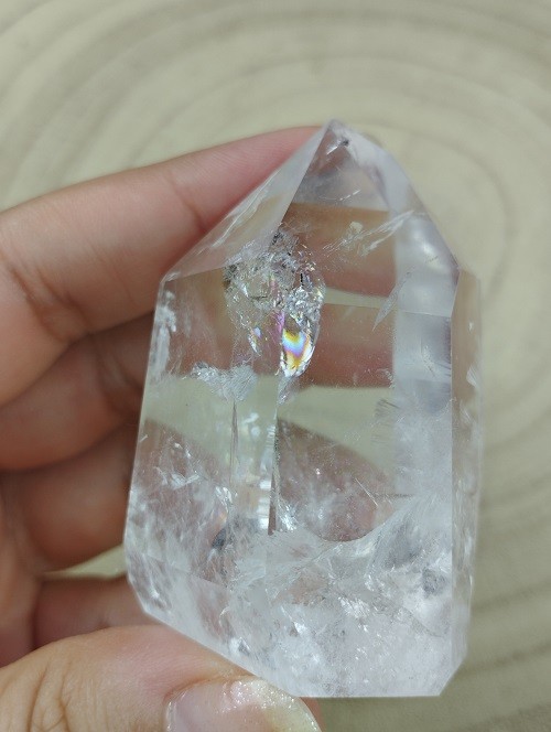 PUNTA MAESTRA ARCOIRIS DE CUARZO BLANCO PULIDA