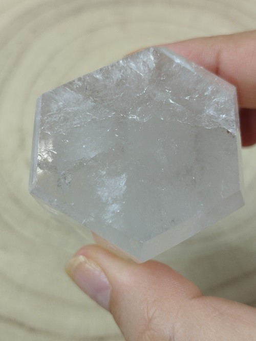 PUNTA MAESTRA ARCOIRIS DE CUARZO BLANCO PULIDA